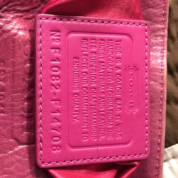 VINTAGE COACH ZOE RASPBERRY LEATHER & TAN SIGNATURE BAG - Picture 5 of 6